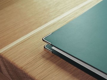 4 silberne Metallecken